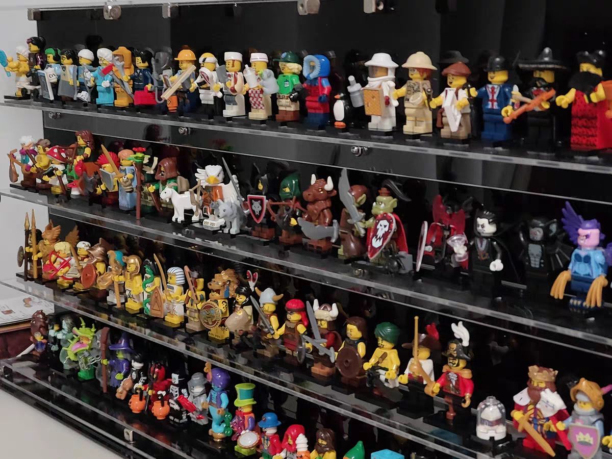 Display Case for LEGO® 92 Minifigures Wall Mounted